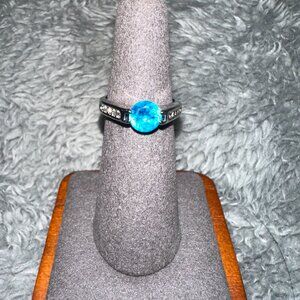 Sz 6 blue and clear cz solitaire ring with side stones small